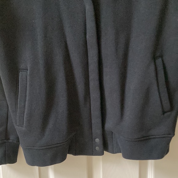 Nike black snap front jacket. 28 inches long - Picture 5 of 7